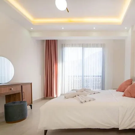 Doganin Icinde, Oezel Havuzlu, Bahceli Villa Fethiye