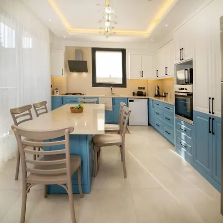 Doganin Icinde, Oezel Havuzlu, Bahceli Villa Fethiye