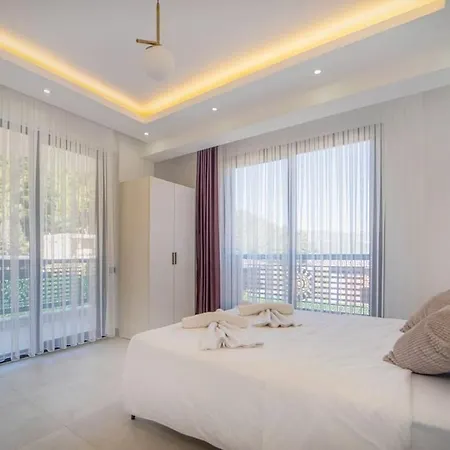 Villa Doganin Icinde, Oezel Havuzlu, Bahceli *
